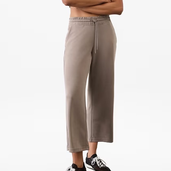 Athleta Seasoft Mid Rise Straight Crop EUC Size Large Inseam 25” - Picture 2 of 8